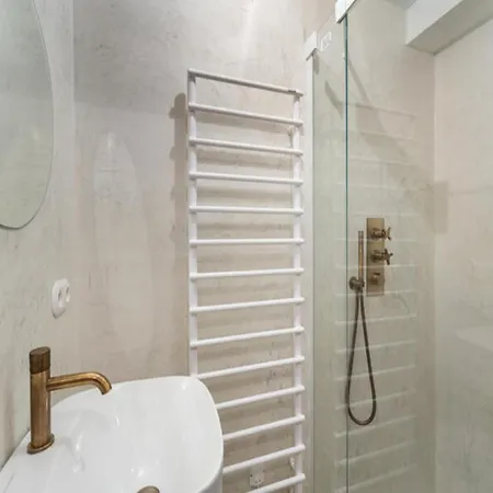 Callista Apartment *